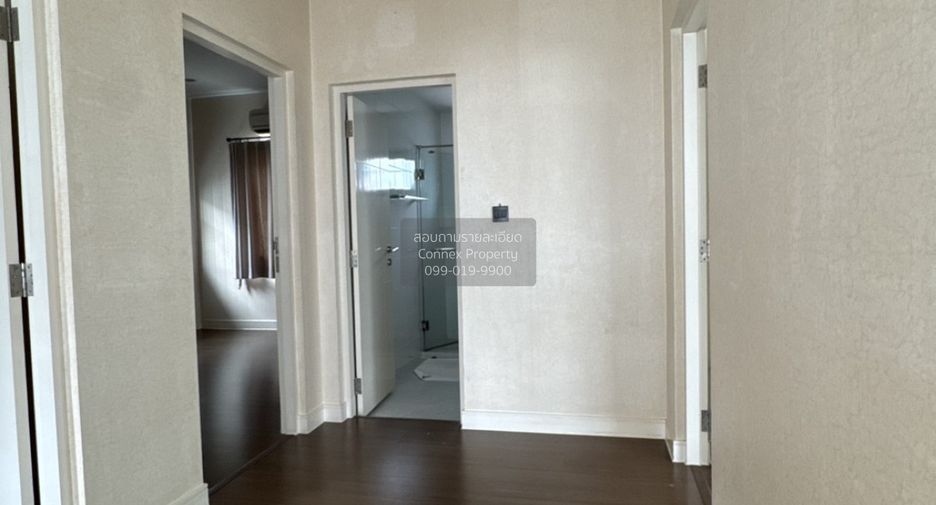 For sale 4 bedrooms house in Bang Kapi, Bangkok