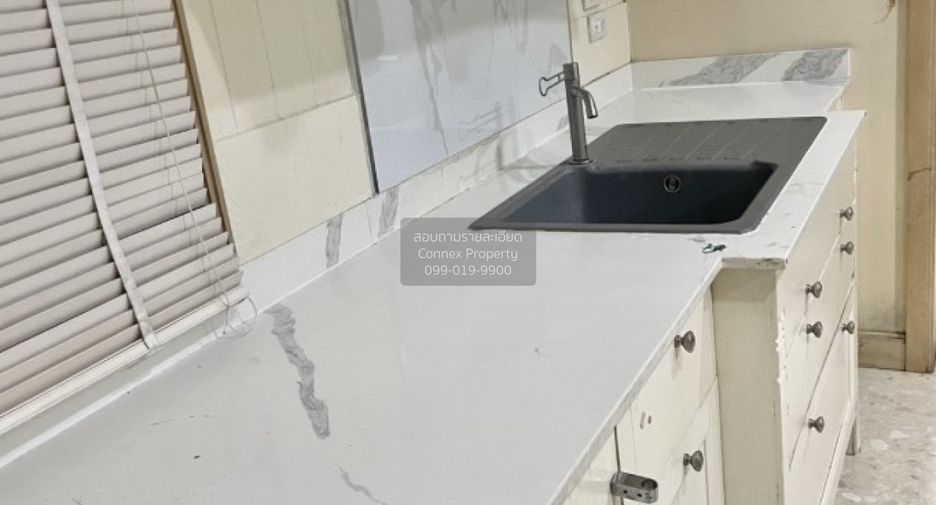 For sale 4 bedrooms house in Taling Chan, Bangkok