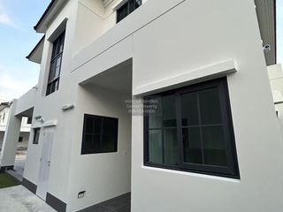 For sale 4 bedrooms house in Taling Chan, Bangkok