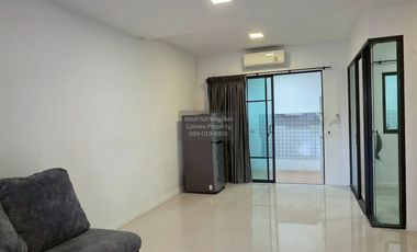 Casa adosada en venta de 3 habitaciones en Bang Khen, Bangkok
