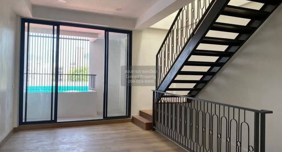 For sale 3 bedrooms retail Space in Din Daeng, Bangkok