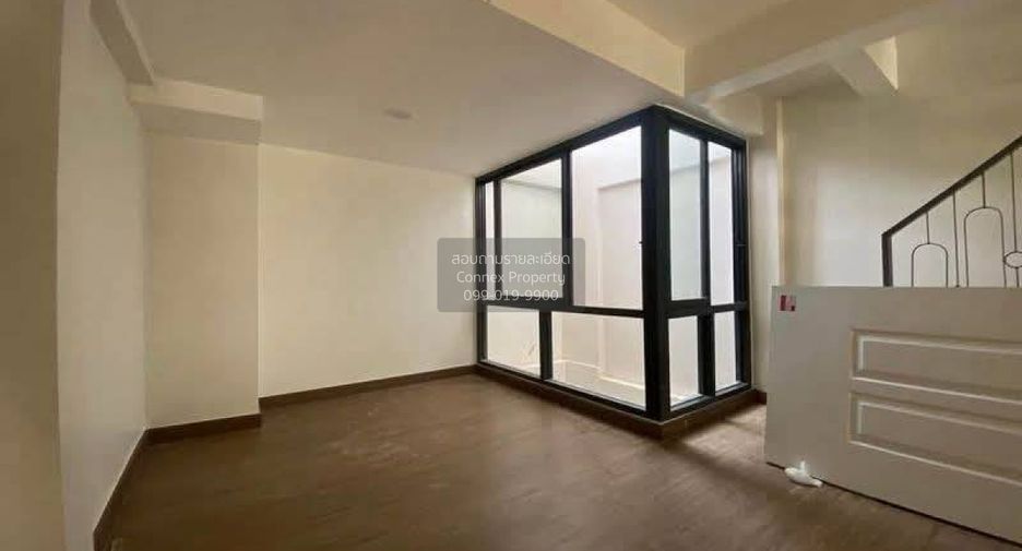 For sale 3 bedrooms retail Space in Din Daeng, Bangkok