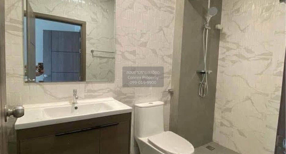 For sale 3 bedrooms retail Space in Din Daeng, Bangkok