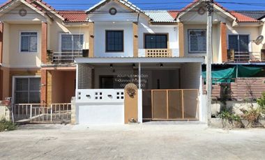 For sale 3 bedrooms townhouse in Mueang Nakhon Pathom, Nakhon Pathom