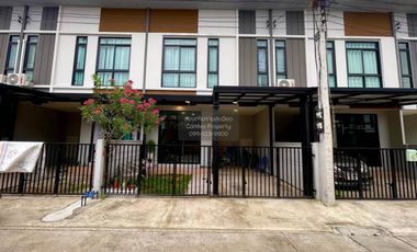 Casa adosada en venta de 3 habitaciones en Lat Lum Kaeo, Pathum Thani