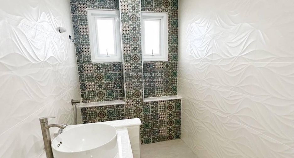 Haus zum Kauf mit 4 Zimmer in Phutthamonthon, Nakhon Pathom