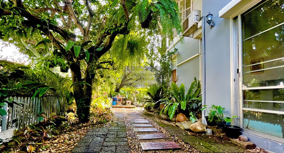 For sale 4 bedrooms house in Mueang Pathum Thani, Pathum Thani