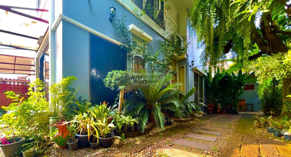 For sale 4 bedrooms house in Mueang Pathum Thani, Pathum Thani