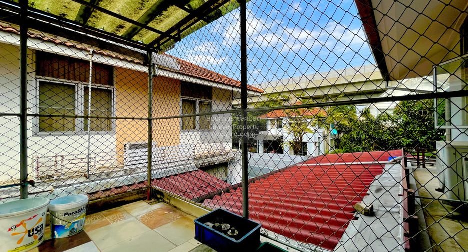 For sale 4 bedrooms house in Mueang Pathum Thani, Pathum Thani