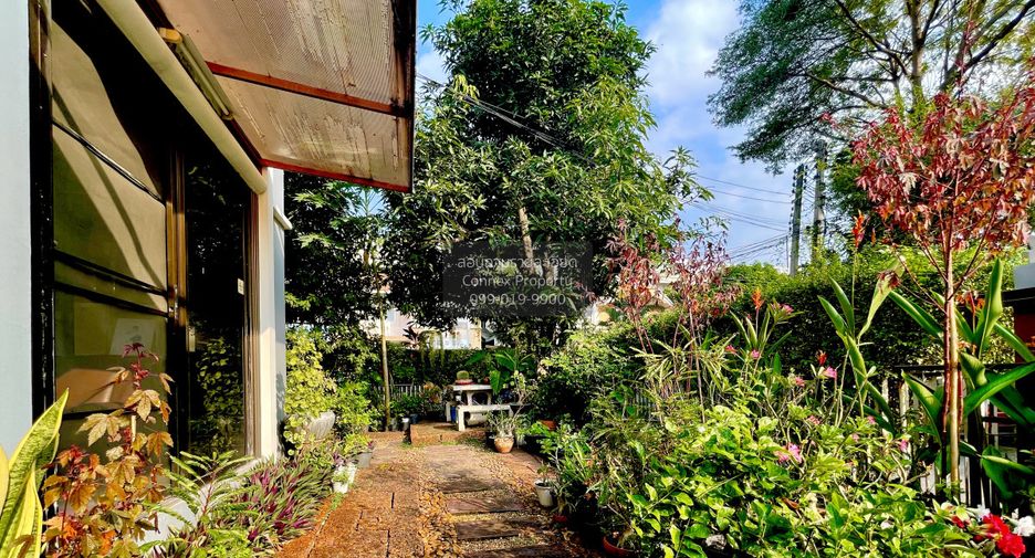 For sale 4 bedrooms house in Mueang Pathum Thani, Pathum Thani