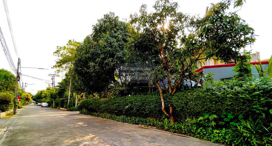 For sale 4 bedrooms house in Mueang Pathum Thani, Pathum Thani