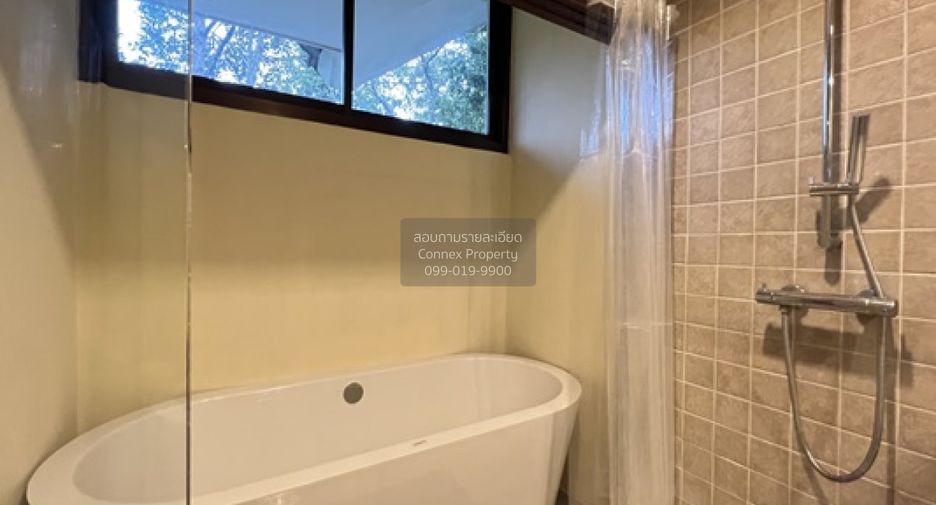 For sale 5 bedrooms house in Khlong Luang, Pathum Thani