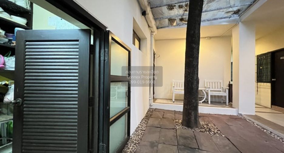For sale 5 bedrooms house in Khlong Luang, Pathum Thani