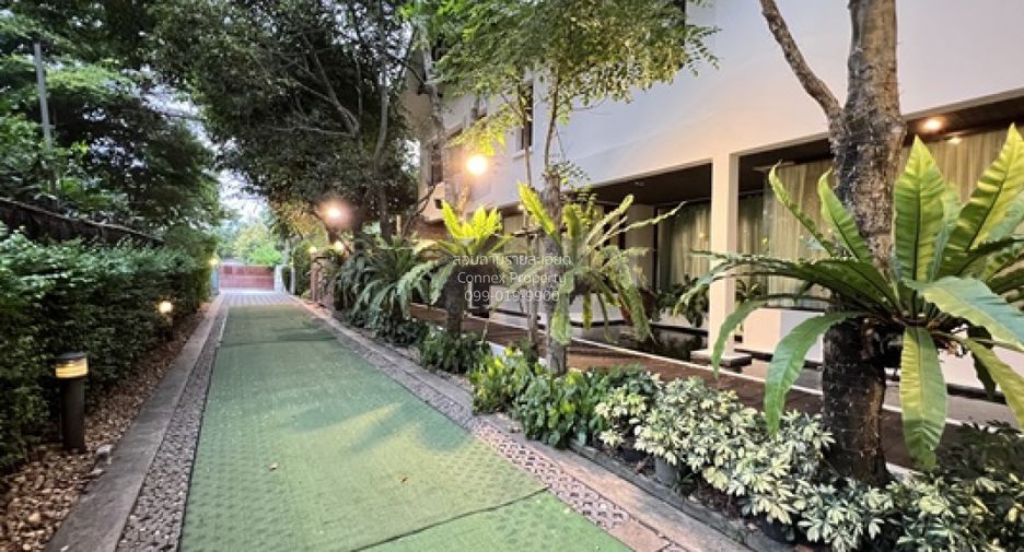 For sale 5 bedrooms house in Khlong Luang, Pathum Thani