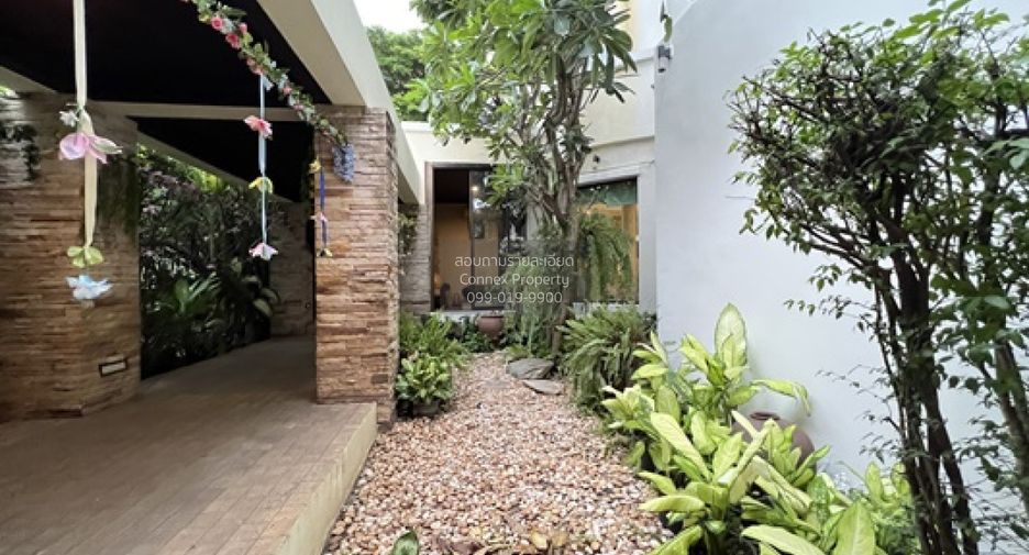 For sale 5 bedrooms house in Khlong Luang, Pathum Thani