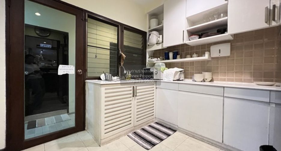 For sale 5 bedrooms house in Khlong Luang, Pathum Thani