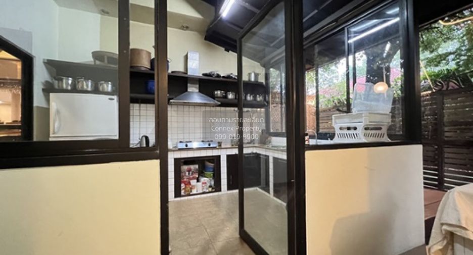 For sale 5 bedrooms house in Khlong Luang, Pathum Thani