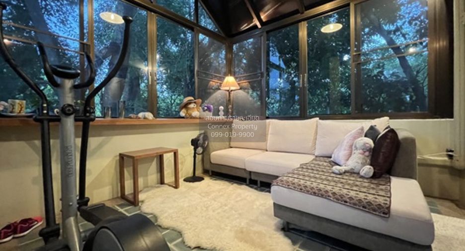 For sale 5 bedrooms house in Khlong Luang, Pathum Thani