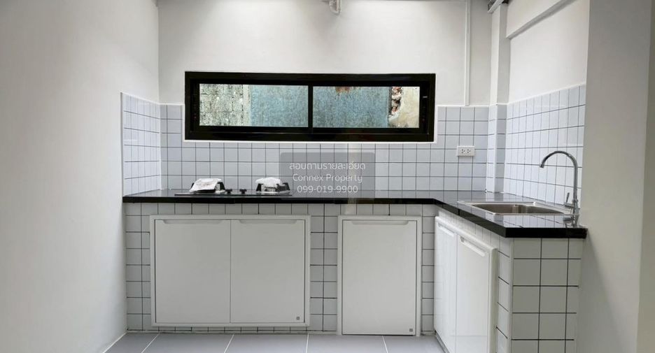 For sale 2 bedrooms townhouse in Lat Phrao, Bangkok