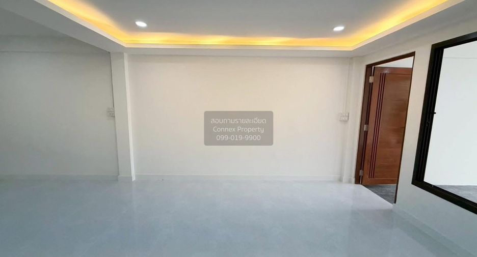 For sale 2 bedrooms townhouse in Lat Phrao, Bangkok