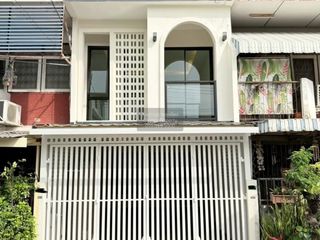 For sale 2 bedrooms townhouse in Lat Phrao, Bangkok