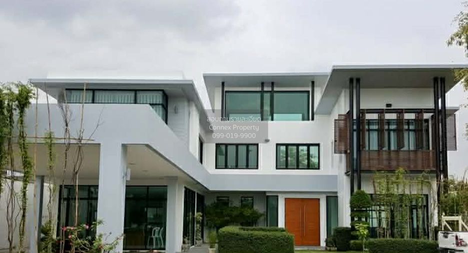 For sale 3 bedrooms house in Taling Chan, Bangkok