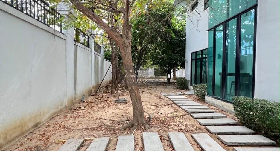 For sale 3 bedrooms house in Taling Chan, Bangkok