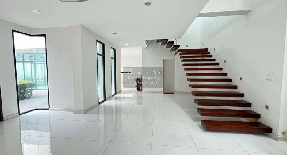 For sale 3 bedrooms house in Taling Chan, Bangkok