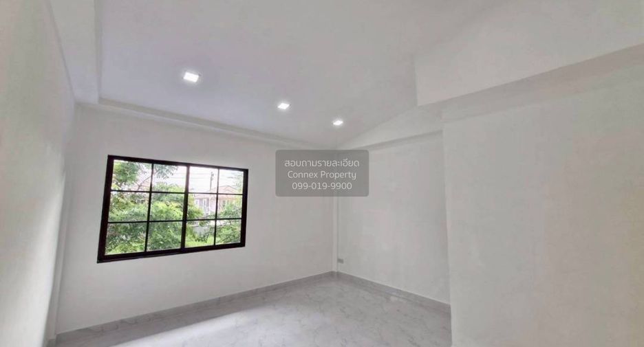 À vendre 2 chambres maison de ville à San Sai, Chiang Mai