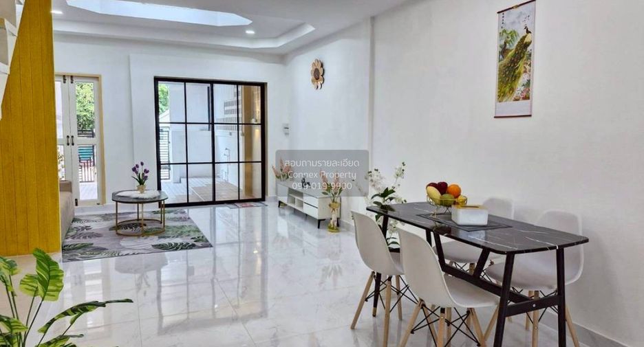À vendre 2 chambres maison de ville à San Sai, Chiang Mai