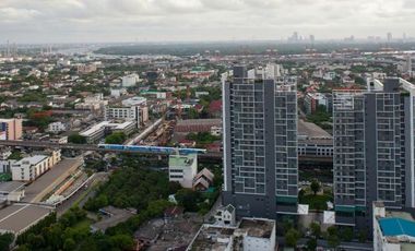À vendre 2 chambres condo à Phra Khanong, Bangkok