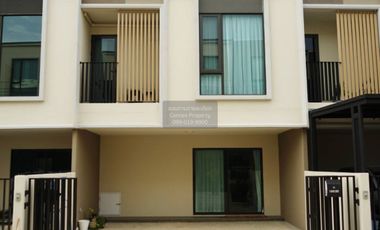 出租 4 卧室 联排别墅 在 Bang Phli, Samut Prakan