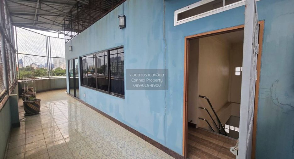 For rent 4 bedrooms retail Space in Huai Khwang, Bangkok