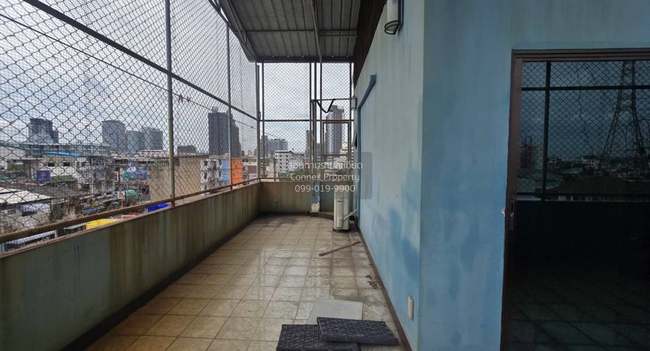 For rent 4 bedrooms retail Space in Huai Khwang, Bangkok