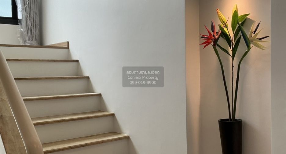 For rent 4 bedrooms townhouse in Watthana, Bangkok