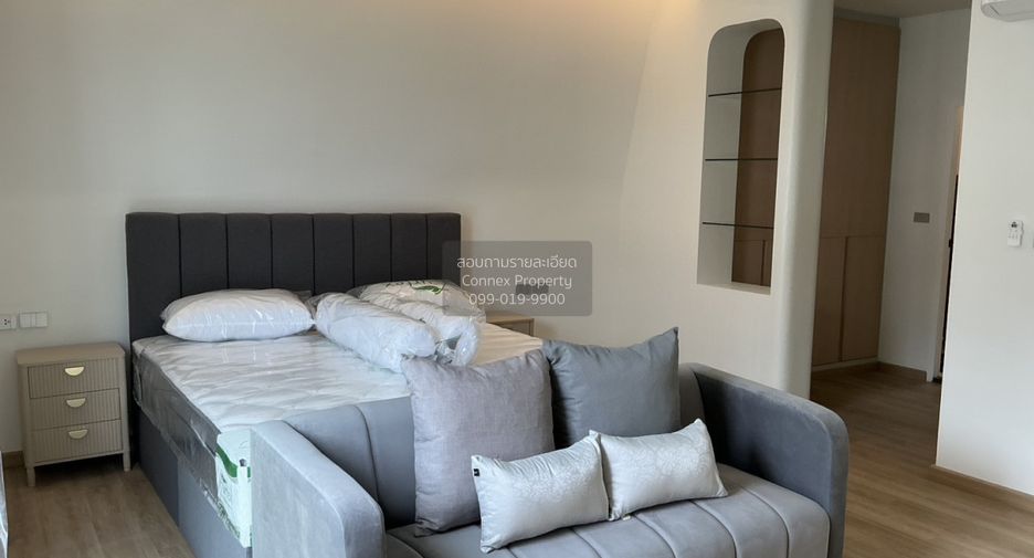 For rent 4 bedrooms townhouse in Watthana, Bangkok