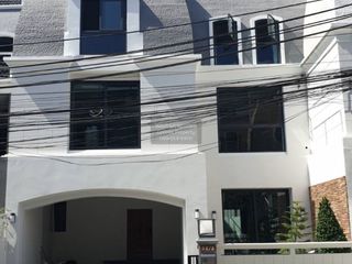 Reihenhaus zur Miete mit 4 Zimmer in Watthana, Bangkok