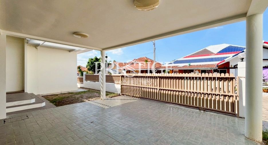 Продажа 3 спальни дом в Саттахип, Чонбури