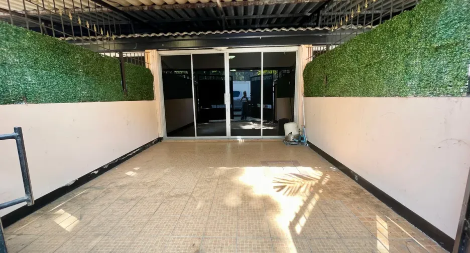 For rent 2 bedrooms townhouse in Jomtien, Pattaya