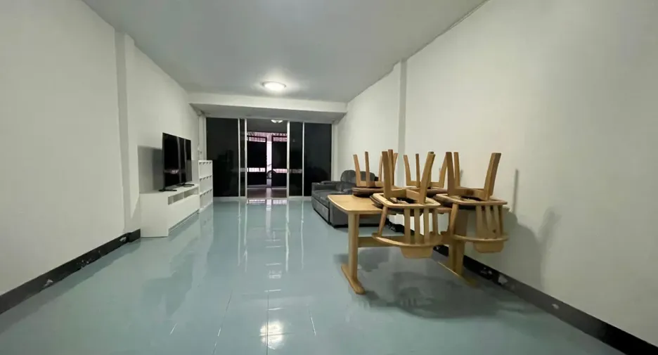 For rent 2 bedrooms townhouse in Jomtien, Pattaya