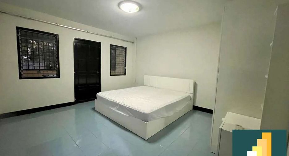 À louer 2 chambres maison de ville à Bang Lamung, Chonburi