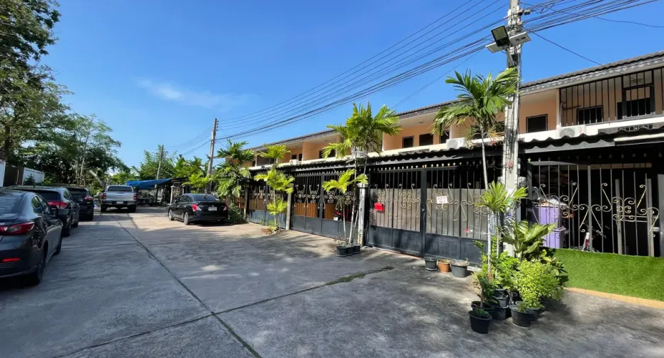 For rent 2 bedrooms townhouse in Jomtien, Pattaya