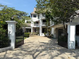 À louer 3 chambres maison à Khan Na Yao, Bangkok