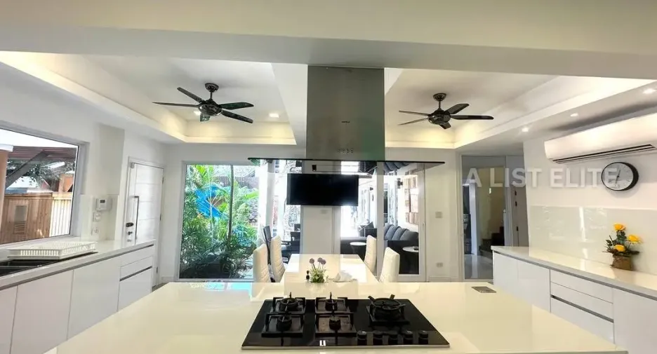 For sale 4 bedrooms house in Bang Lamung, Chonburi