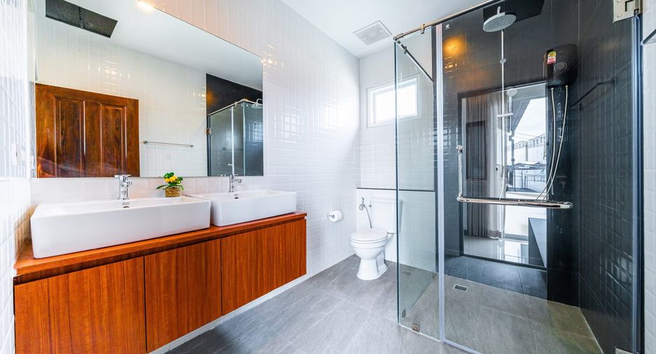 Casa en venta de 5 habitaciones en Bang Lamung, Chonburi