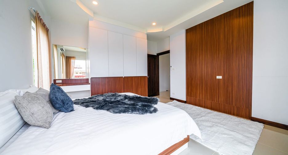 Casa en venta de 5 habitaciones en Bang Lamung, Chonburi