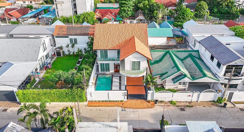 Casa en venta de 5 habitaciones en Bang Lamung, Chonburi