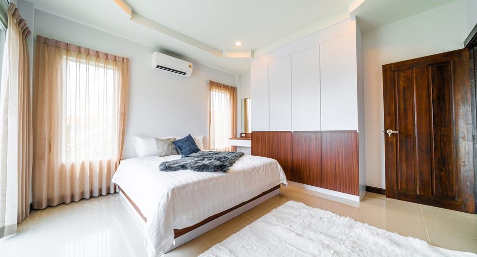 Casa en venta de 5 habitaciones en Bang Lamung, Chonburi