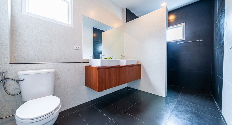 Casa en venta de 5 habitaciones en Bang Lamung, Chonburi