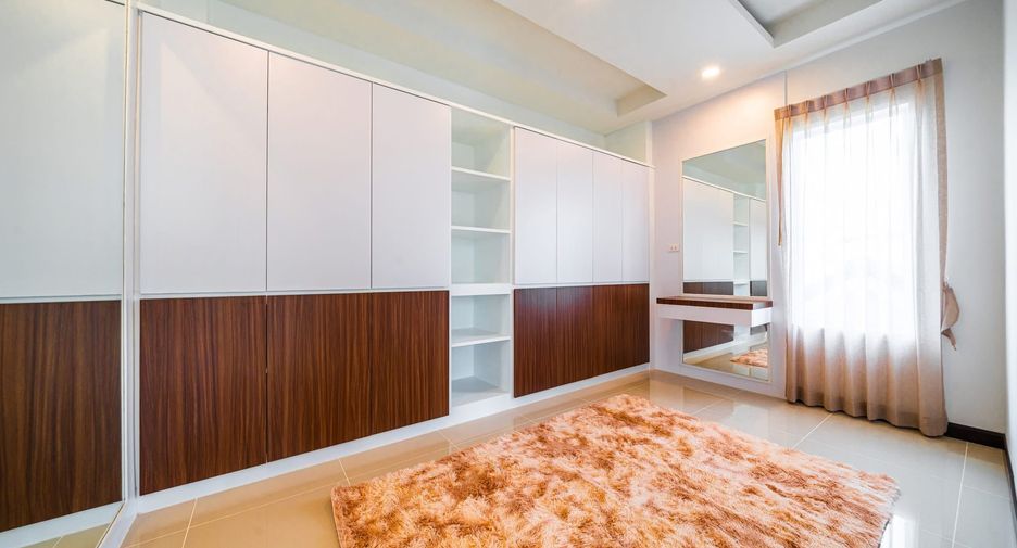 Casa en venta de 5 habitaciones en Bang Lamung, Chonburi